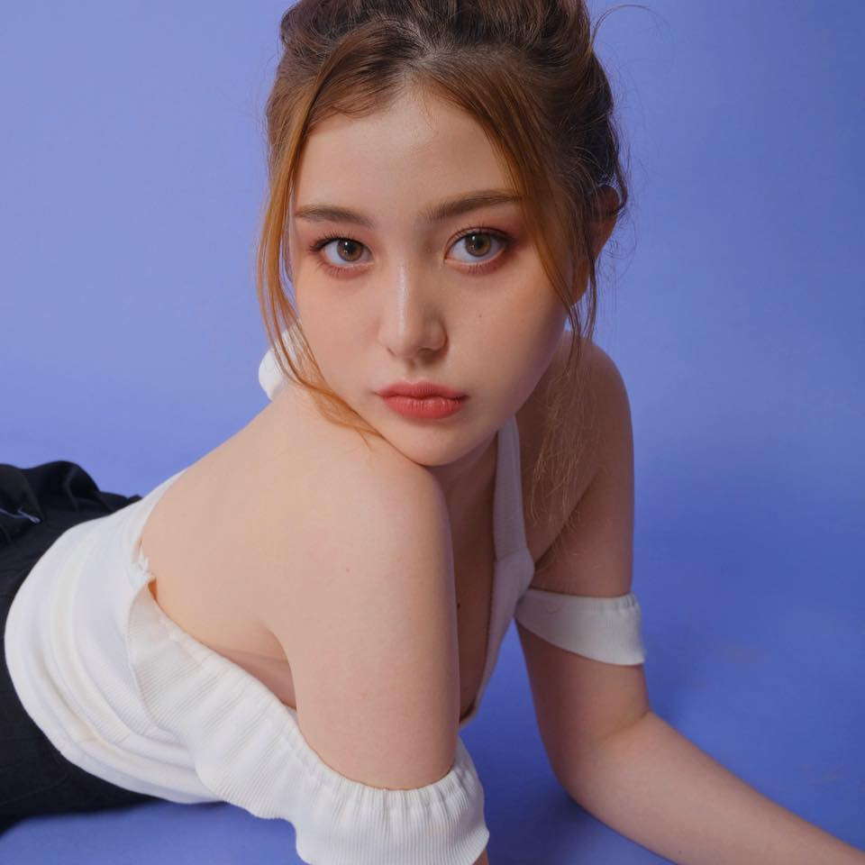 Không ít lần, Nhật Anh nhận phải lời bình luận tiêu cực vì gu mặc nóng bỏng.