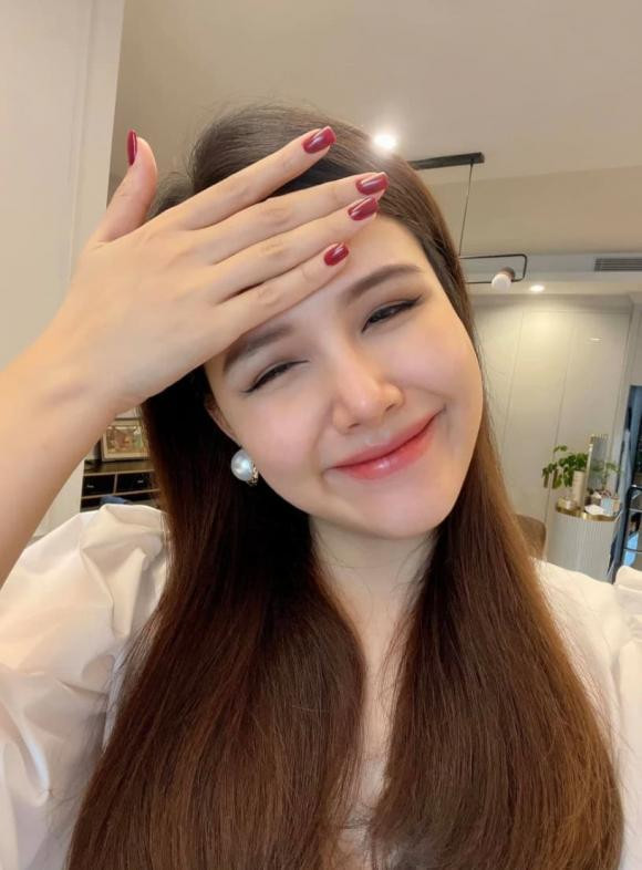 Dù trước đó Phanh Lee than thở đã tăng 20kg khi mang thai nhưng khi chứng kiến vóc dáng hiện tại thì ai nấy cũng đều nể phục.