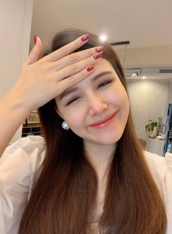 Dù trước đó Phanh Lee than thở đã tăng 20kg khi mang thai nhưng khi chứng kiến vóc dáng hiện tại thì ai nấy cũng đều nể phục.