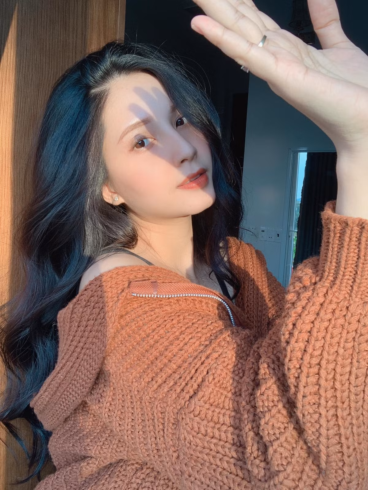 Hot girl Gen Z này dường như đã lấy lại tinh thần lạc quan, vui vẻ sau thời gian trở thành tâm điểm bàn tán.