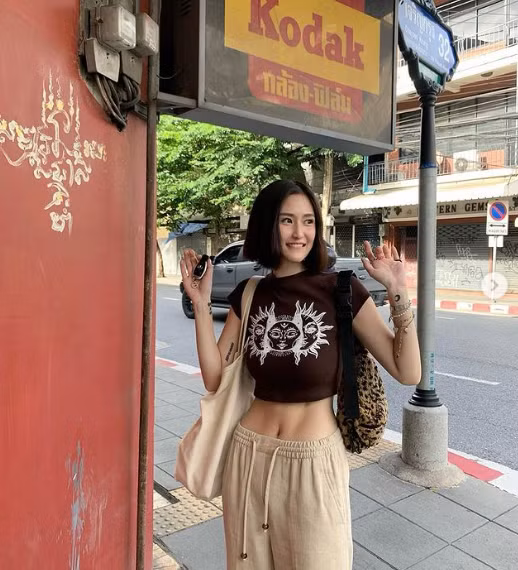 Sở hữu đủ combo “mặt xinh, dáng chuẩn”, người đẹp Thái Lan gây bất ngờ khi tiết lộ tuổi thật đã ngoài 30.