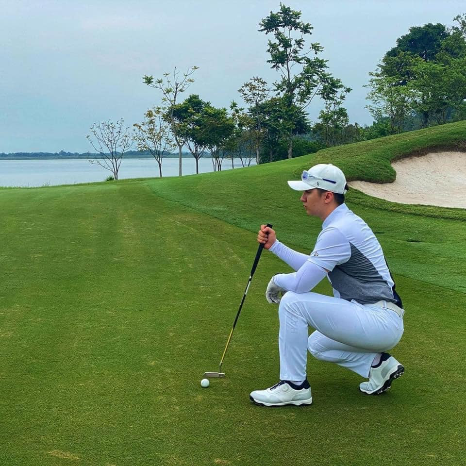 Hot boy sinh năm 1993 Nguyễn Trọng Hưng từng khiến netizen ngưỡng mộ với “profile” khủng và cuộc tình hạnh phúc như cổ tích bên cạnh cô giáo Âu Hà My.