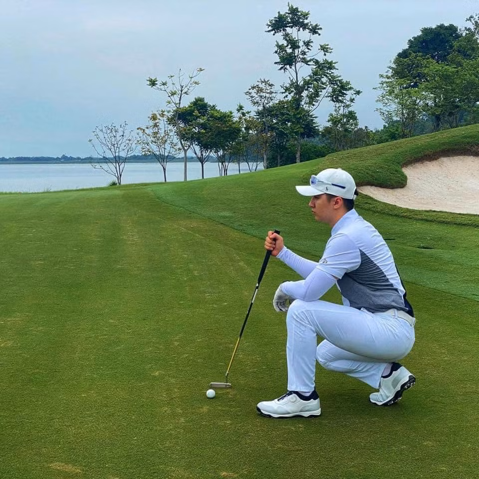 Hot boy sinh năm 1993 Nguyễn Trọng Hưng từng khiến netizen ngưỡng mộ với “profile” khủng và cuộc tình hạnh phúc như cổ tích bên cạnh cô giáo Âu Hà My.