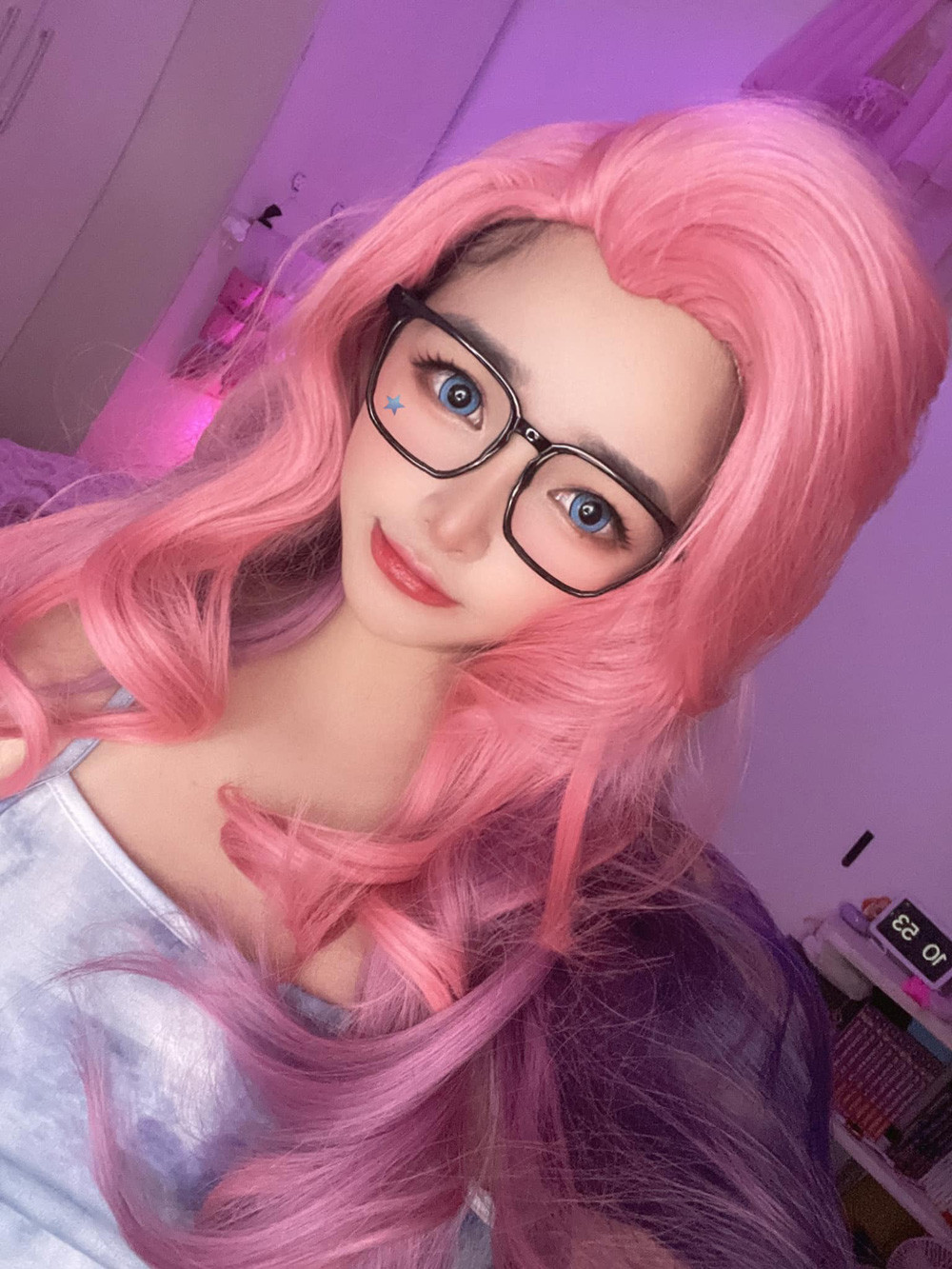 Hiện tại, Mimi Chan vẫn trung thành với cosplay, khác với những bộ ảnh trước, hình ảnh cosplay thời gian qua của cô nàng ngày càng chuyên nghiệp hơn, táo bạo hơn.