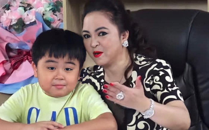 Khi bà chủ khu du lịch Đại Nam bắt đầu chuyển qua nền tảng TikTok thì Hằng Hữu cũng nhanh chóng sở hữu một kênh TikTok của riêng mình.