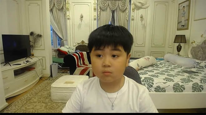 Hiện tại, kênh TikTok của Hằng Hữu đang sở hữu hơn 3 ngàn theo dõi, kênh Youtube với hơn 33 nghìn lượt theo dõi.