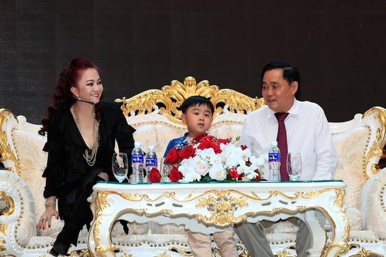 Với quyền thừa kế khu du lịch Đại Nam được ba mẹ trao từ khi 1 tuổi, tỷ phú trẻ Huỳnh Hằng Hữu cũng được ấn định sẽ là Chủ tịch HĐQT Đại Nam trong tương lai.