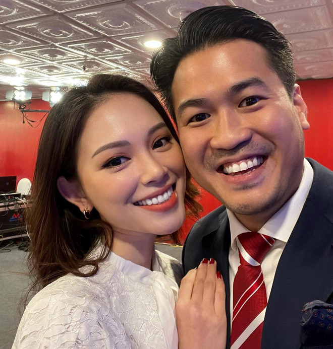 Đồng thời anh cũng là người đang thừa kế những công ty con của gia đình chuyên phân phối loạt mặt hàng thời trang đến từ các thương hiệu xa xỉ.