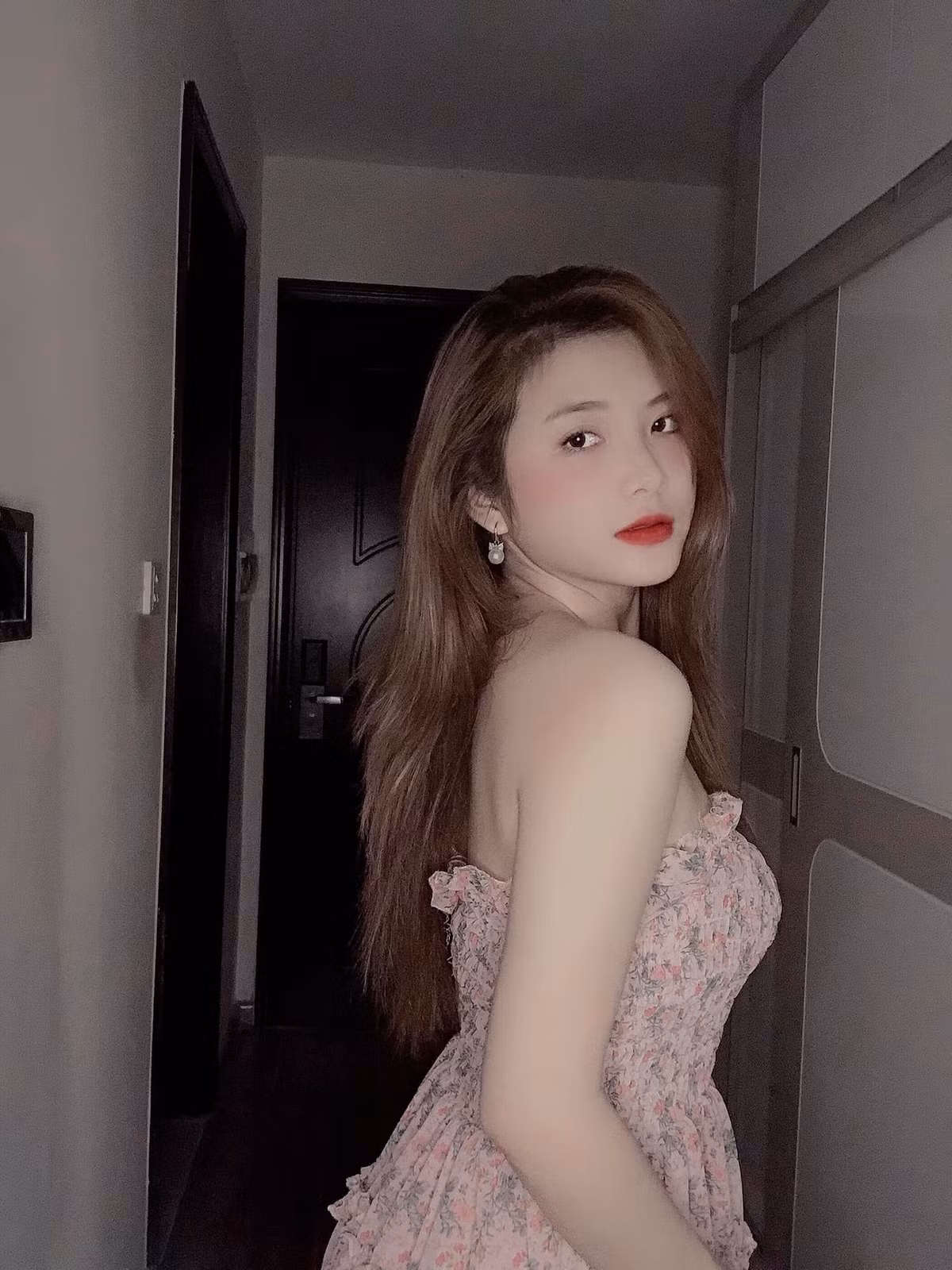 Trong khi bạn bè đồng trang lứa vẫn hoàn toàn phụ thuộc vào nguồn trợ cấp từ gia đình thì cô nàng đã có cho mình một công việc ổn định, dù không học đại học.