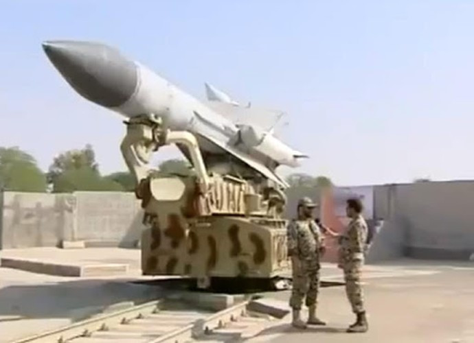 Còn khi đối phó với F-16 Thổ Nhĩ Kỳ thường thực hiện các cuộc tấn công chớp nhoáng sau những dãy núi bao bọc quanh tỉnh Idlib thì quá khó để S-200 Syria có thể bắn hạ chúng.