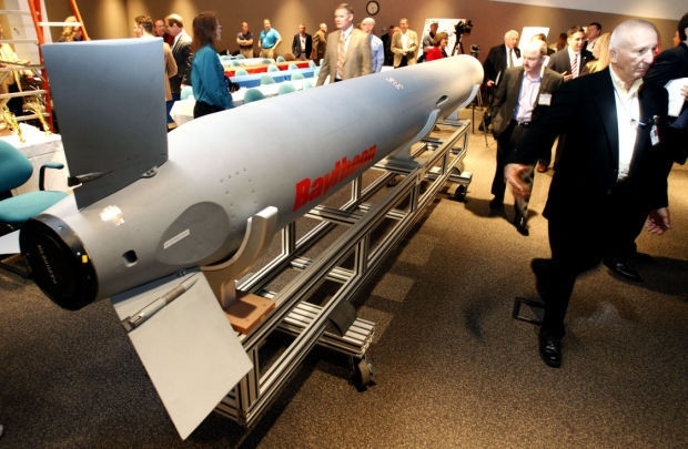 Theo quy định của hợp đồng, trước khi kết thúc năm 2020, hải quân nước này sẽ nhận được lô 90 quả Tomahawk được nâng cấp lên chuẩn Block V đầu tiên, lô 90 quả tiếp theo sẽ được tiếp nhận vào năm 2021. Để quá trình tiếp nhận được thực hiện đúng kế hoạch, hiện nhà thầu Raytheon Missile Systems đã bắt đầu quá trình nâng cấp "sứ giả chiến tranh" này lên chuẩn mới.