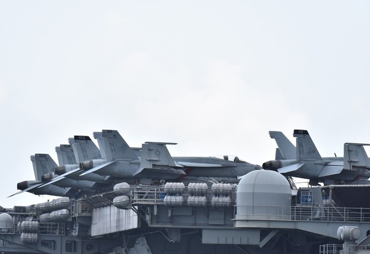 Thực chất loại máy bay này là một phiên bản có kích thước lớn và hiện đại hơn được phát triển từ F/A-18C/D Hornet.