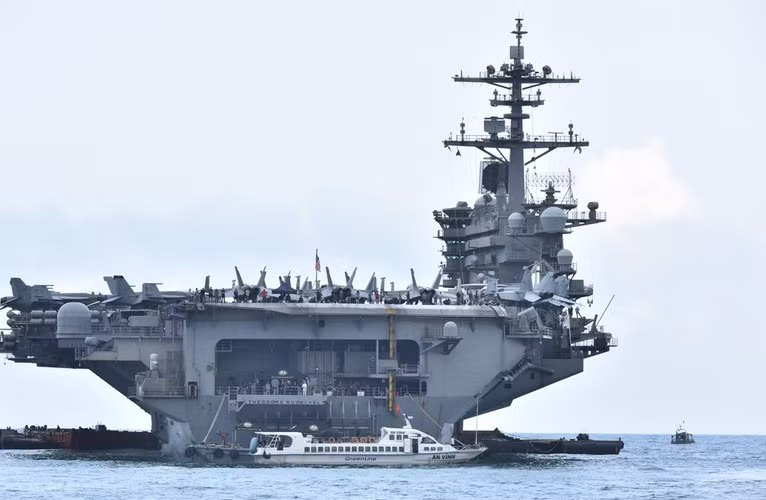 Trong số các loại máy bay tàu sân bay Mỹ mang theo, chiếm số lượng nhiều nhất vẫn là tiêm kích hạm F/A-18E/F Super Hornet. Đây được coi là loại tiêm kích hạm thành công nhất thế giới.