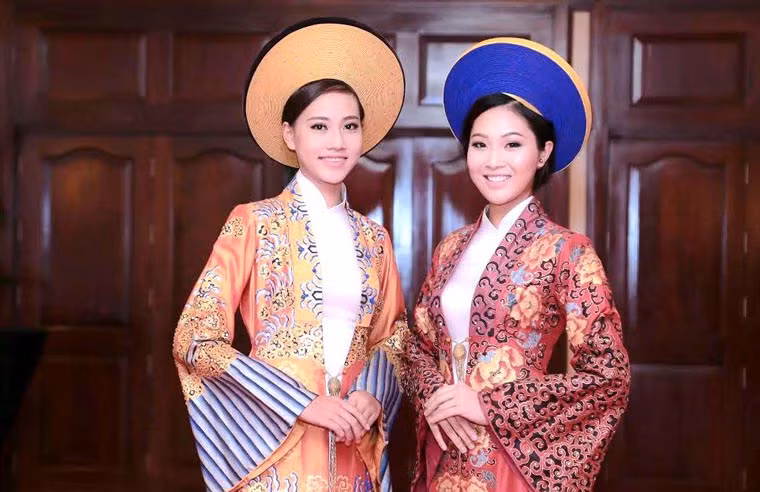 Hình ảnh của á hậu Ngô Trà My cùng các thí sinh Hoa hậu Hoàn vũ Việt Nam 2015 tại show diễn.