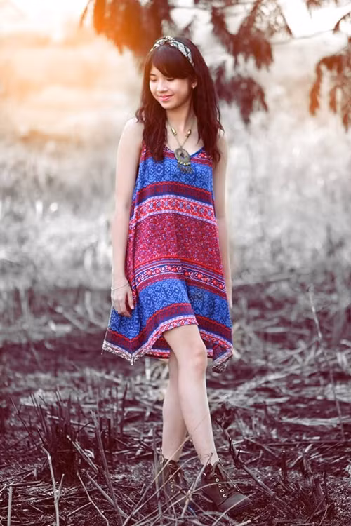 Học giỏi và là một nữ sinh rất năng động, Lan Thy còn được rất nhiều bạn bè thần tượng. Cô bạn có giọng hát khá hay và chơi được… 8 loại nhạc cụ khác nhau như piano, organ, violin, ukulele, saxophone, guitar, kèn trumpet, kèn trombone.