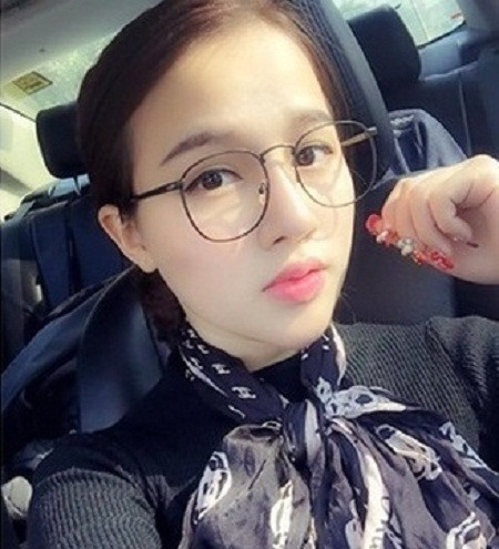 Quyết định làm cả hai công việc đồng giá và kinh doanh cùng lúc đã khiến Vũ Linh dù khá vất vả, bận rộn nhưng lại có được nguồn thu nhập rất ổn định. Vừa đi hầu đồng, Vũ Linh vừa quản lý một cửa hàng ăn uống và kinh doanh các mặt hàng thời trang, mỹ phẩm. Nhờ xinh đẹp, trẻ trung và công việc thú vị, Vũ Linh từng được giới thiệu trên khá nhiều trang tin dành cho giới trẻ suốt thời gian qua.