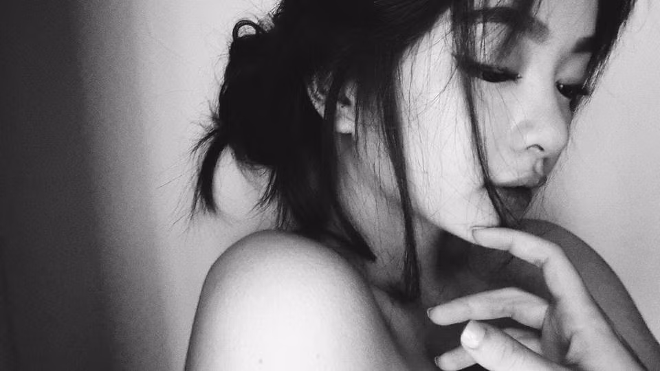 Có nhiều ý kiến cho rằng sự nổi tiếng bất ngờ của Kaity là do "ăn may", chứ cô không có tài năng gì quá nổi bật . Đáp lại những ý kiến đó, Kaity chia sẻ, cô thực hiện các clip do vui là chính và cô thấy thoái mái khi quay chúng chứ không hề muốn tạo sự chú ý để nổi tiếng.