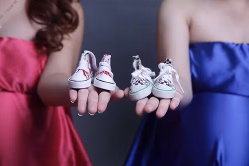 Nguyễn Thị Len lấy chồng vào tháng 10 /2014, em gái Nguyễn Thị Lụa, lấy chồng vào tháng 1/ 2015. Ngày gần sinh 2 chị em đã cùng thực hiện bộ ảnh lưu giữ khoảnh khắc đẹp nhất của phụ nữ trong ngày chờ đợi làm mẹ.