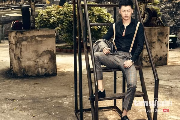 Tuy nhiên, để sống đúng với giới tình thật, JYB chấp nhận tất cả. Hiện tại, chàng nam thần sống rất vui vẻ và hạnh phúc bên cô bạn gái dễ thương.