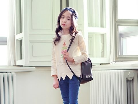 Sau nhiều năm, vẻ đẹp của Cristina đã ít nhiều đổi khác. Cô bé vẫn giữ được những nét vốn có nhưng dường như chúng có vẻ mờ nhạt dần vì sự phát triển của tuổi dậy thì.