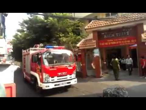 A Day Roi: Chay truong cap 2, hoc sinh vui nhu Tet va su that gay soc-Hinh-2