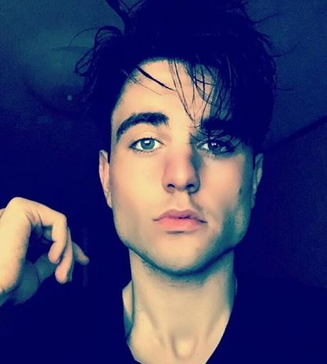 Austin Shifflett của hiện tại đẹp trai và phong độ. Chàng trai 22 tuổi cũng thừa nhận rằng, ngoại hình mới làm bản thân thêm yêu đời hơn và tự tin.