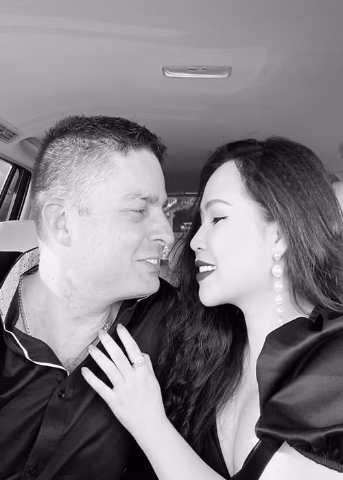 “Chúc anh sẽ luôn hạnh phúc và chúng ta sẽ có cuộc sống mới tốt hơn”, cô nhắn nhủ người cũ.