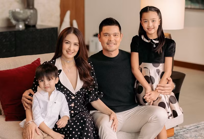 “Mỹ nhân đẹp nhất Philippines" Marian Rivera đón năm mới bên chồng con. Ảnh: Instagram.