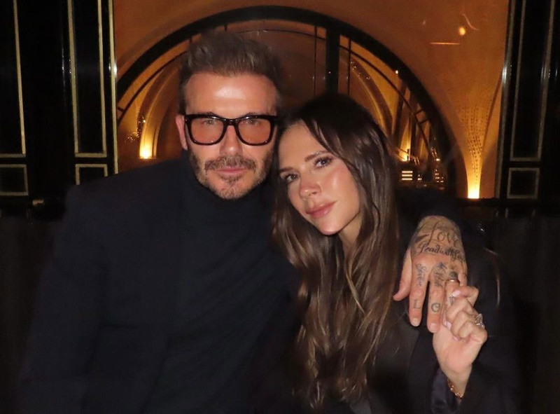 Trước đó, vợ chồng David Beckham ăn tối cùng các con Romeo và Harper. Ảnh: Instagram.