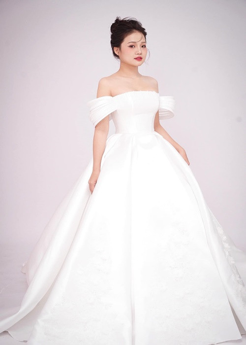 Thu Trang chia sẻ trên Znews, sau khi kết hôn, cô vẫn theo đuổi công việc diễn xuất.