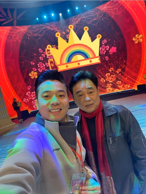 Theo Dân Trí, Táo quân 2024 sẽ vắng dàn nghệ sĩ quen thuộc như: Chí Trung, Tự Long, Xuân Bắc, Vân Dung, Quang Thắng. Các gương mặt mới tham gia chương trình gồm: Quốc Quân, Bá Anh, Tú Oanh, Quốc Anh, Việt Bắc. Nghệ sĩ Quốc Khánh vẫn đảm nhiệm vai diễn Ngọc Hoàng.