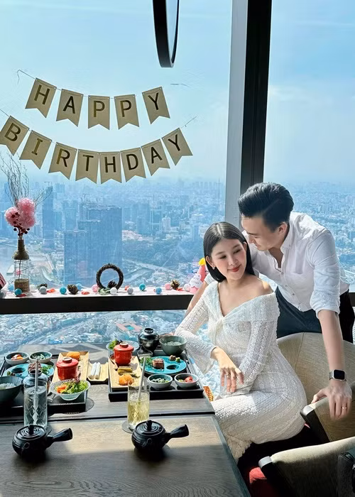 Căn nhà là món quà Phan Tô Ny tặng Ngân Anh.