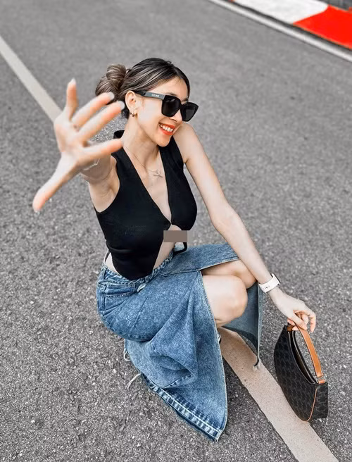 Cô nàng diện mốt không nội y từ nhà ra phố.