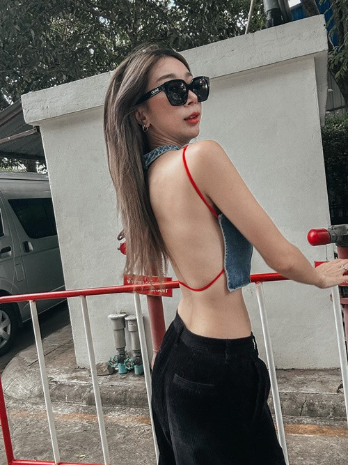 Không ít người cho rằng hot girl gợi cảm này cố tình mặc hở hang để gây chú ý.