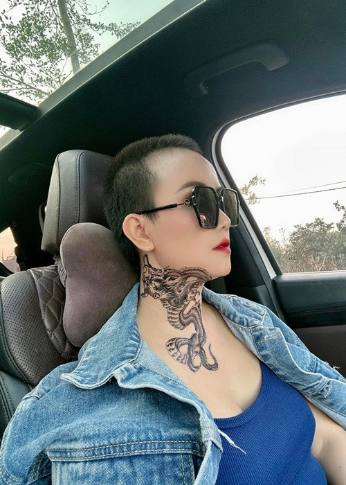  Diễn viên Hoàng Yến xuống tóc, xuất gia gieo duyên vào đầu tháng 12/2023. Mới đây, cô đóng hài Tết 2024 Làng ế vợ 10.