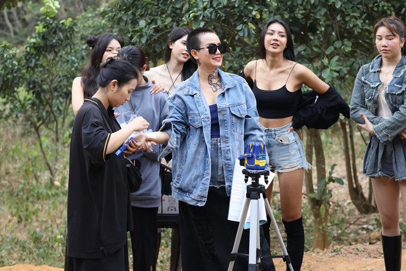 Chia sẻ về vai diễn Mai trong 9 năm qua, Hoàng Yến tâm sự: "20 năm trước tôi nói với đạo diễn Trần Bình Trọng: “Anh ơi em chỉ khóc là giỏi thôi, chứ hài thì em chịu em không diễn được đâu”. Anh tôi cười bảo cứ yên tâm, mày cứ đi diễn với anh, anh bảo được là được. Và thế là có cô Mai công chúa đã được khán giả yêu 9 năm rồi. Cuộc đời nghệ sĩ làm cả trăm vai, nhưng ai cũng sẽ có vai để đời. Mai công chúa khiến tôi được khán giả biết và yêu trước cả cô Xuyến của Về nhà đi con”.