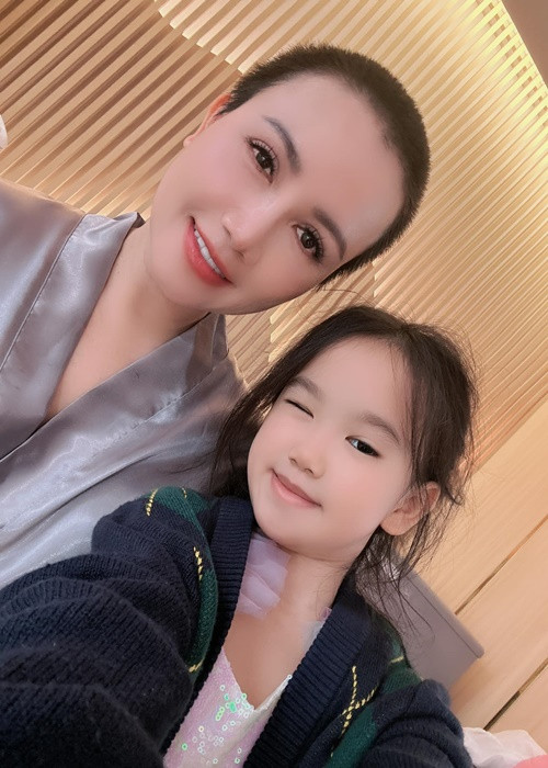 Hoàng Yến cho biết: "Vì tôi còn nuôi mẹ, nuôi con nên chưa đủ phước duyên được đi tu".