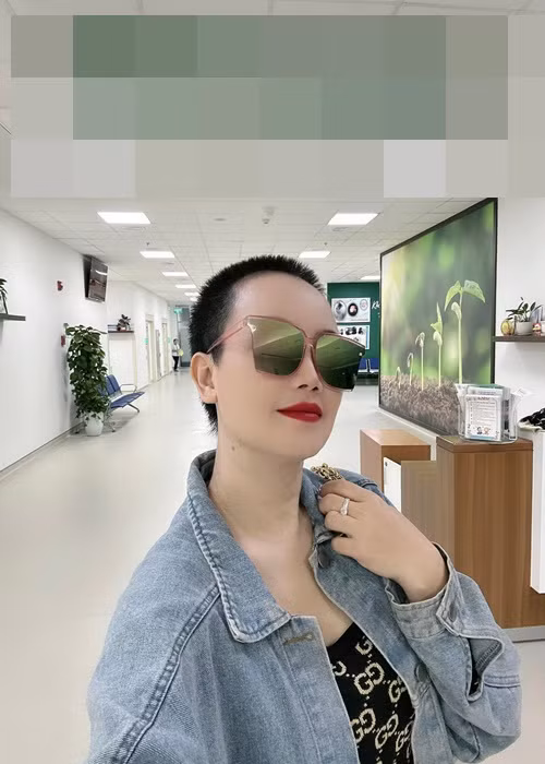 Cô nhanh chóng trở lại cuộc sống đời thường.