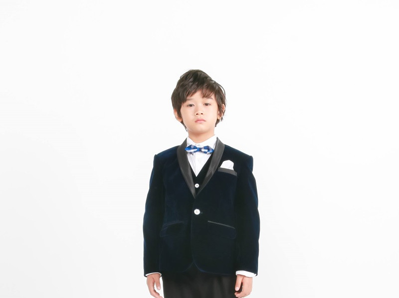 Huy Khang còn từng đóng MV Phận mồ côi.