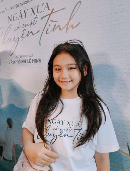 Cuối năm 2023, Bảo Tiên khoe loạt ảnh quay phim điện ảnh Ngày xưa có một chuyện tình.