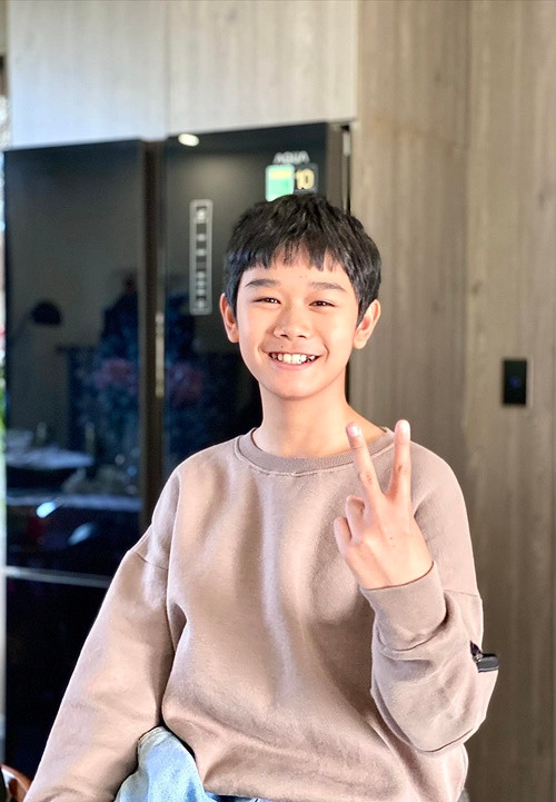 Cậu nhóc biết bơi từ năm 4 tuổi. Năm 2017- 2018, Huy Khang đều đạt HCV cự ly 25m bơi ếch do một hồ bơi tổ chức vào mỗi dịp hè.