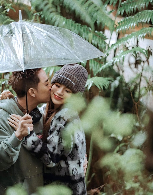 Ngọc Anh chia sẻ trên Vietnamnet, được chồng chiều, chăm tốt cho ăn ngon mặc đẹp, cô thấy mình trẻ và đẹp ra.