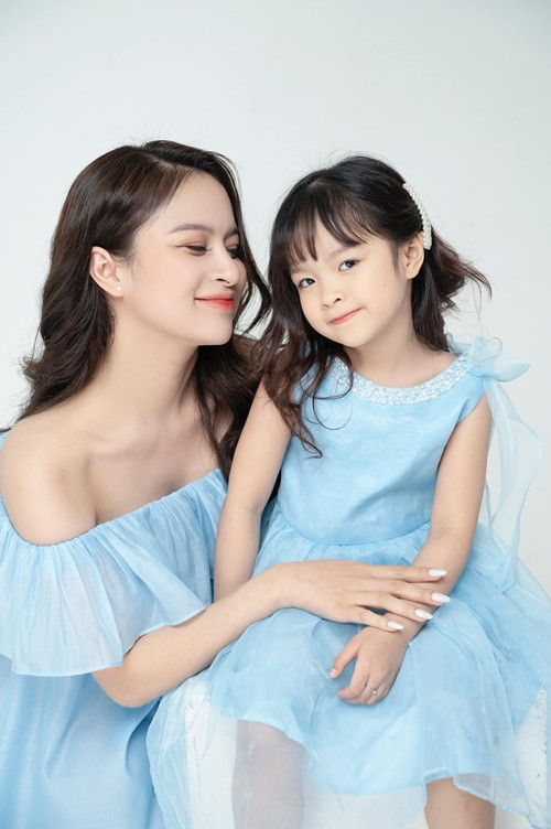 Bé Thóc - con gái của Duy Nam - Ngọc Anh được xem là hot TikToker nhí bởi các video có sự góp mặt của bé Thóc lên đến 7 triệu view.