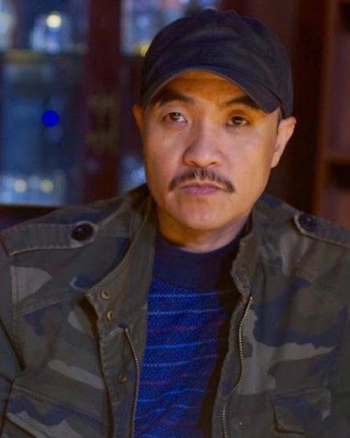 “Táo Kinh tế” Quốc Quân chuyên đóng vai phản diện trên màn ảnh. Anh từng vào vai Lân "sứa" - một giang hồ trong Người phán xử. Ảnh: Gia Đình và Xã Hội.