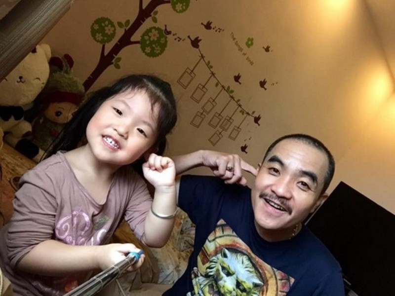 Tháng 8/2018, Quốc Quân chia sẻ, anh đã ly hôn được vài tháng. Nam diễn viên nhận nuôi con gái. Ảnh: FBNV.