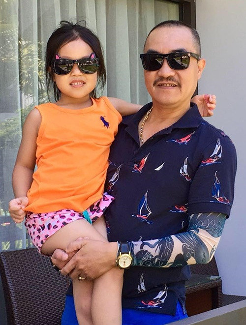 Vì con, Quốc Quân không uống rượu nhiều năm nay. Ảnh: FBNV.