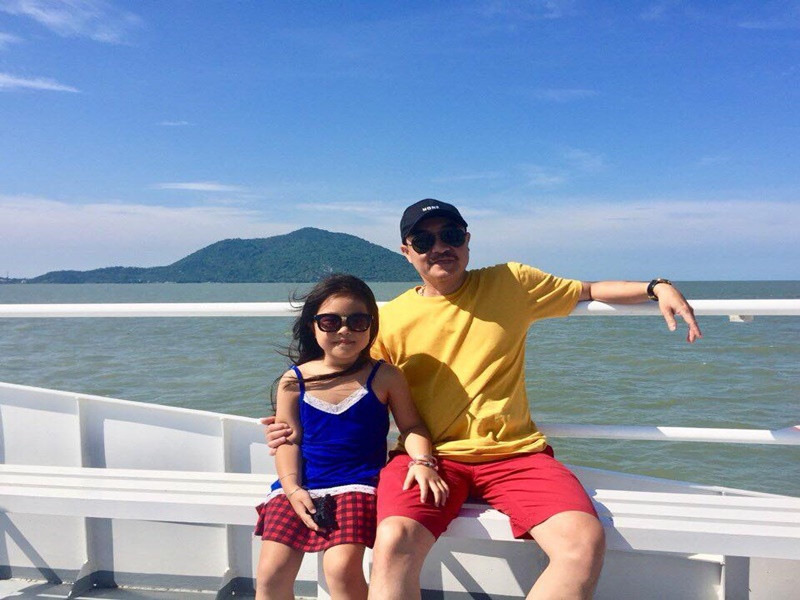 Theo Quốc Quân, nuôi con vất vả nhưng đó là lựa chọn của anh. Vợ cũ của anh vẫn đến thăm con thường xuyên, anh không ngăn cản. Ảnh: FBNV.