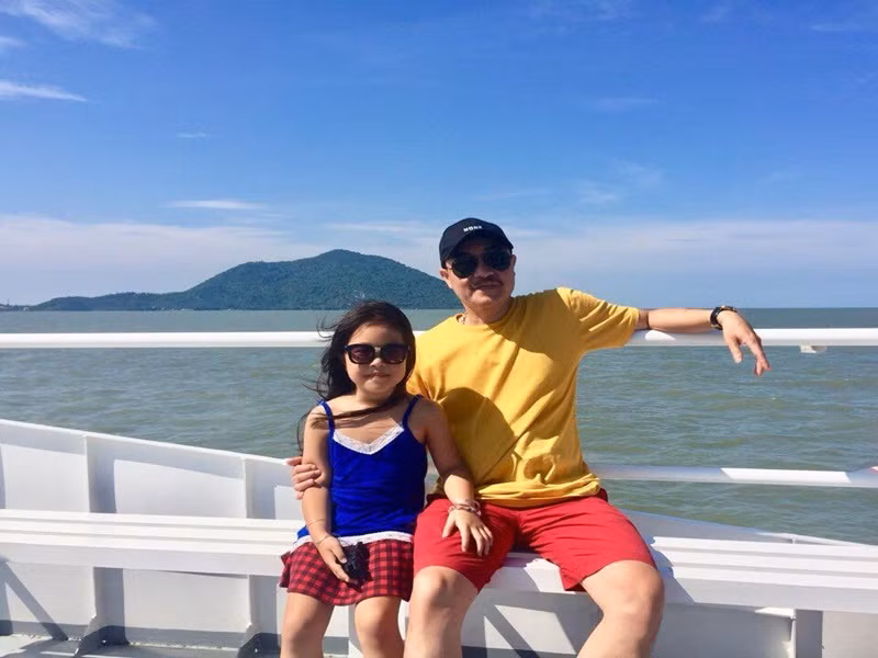 Theo Quốc Quân, nuôi con vất vả nhưng đó là lựa chọn của anh. Vợ cũ của anh vẫn đến thăm con thường xuyên, anh không ngăn cản. Ảnh: FBNV.