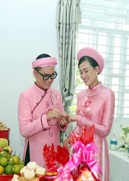 Vợ chồng Dương Mỹ Linh tổ chức lễ ăn hỏi, đám cưới vào cuối năm 2022.