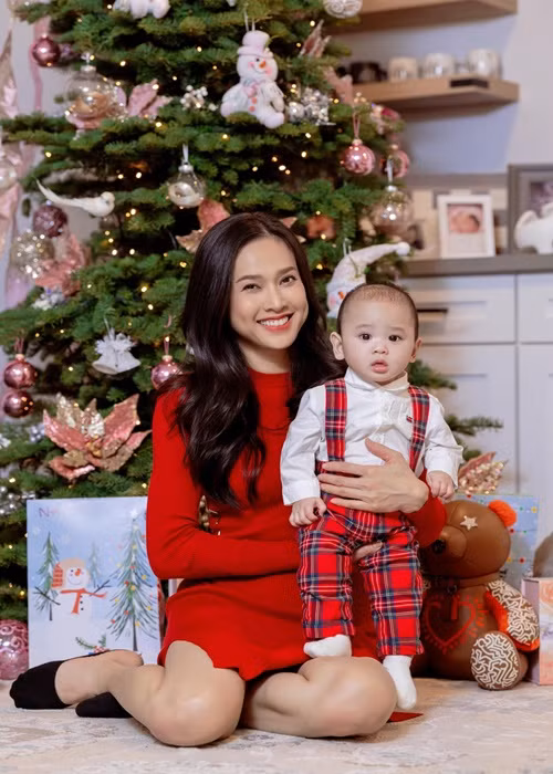 Con trai Dương Mỹ Linh ngày càng kháu khỉnh.